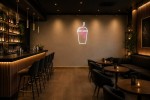 Cartel neón Refresco en vaso transparente para llevar Rosa Bar / Local